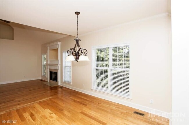 Building Photo - 2606 Underhill Ct