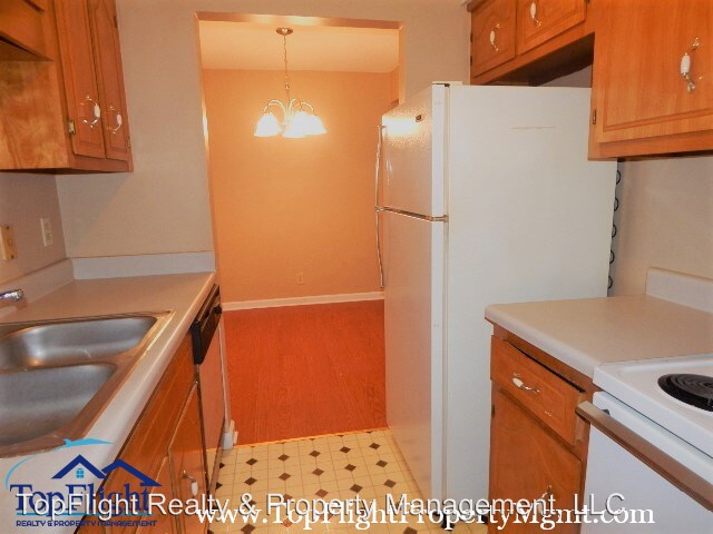 Building Photo - 263 White Oak Rd