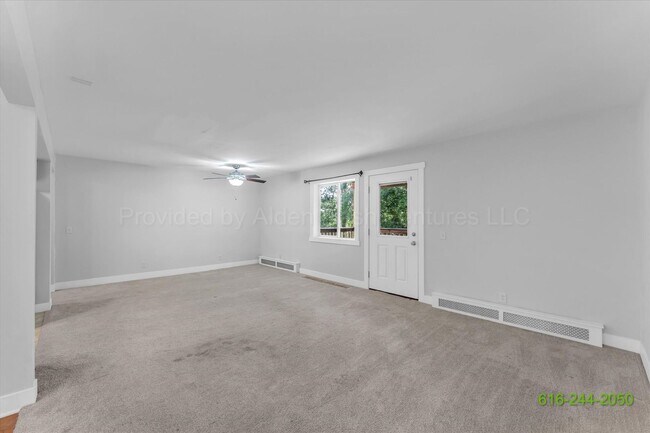 Building Photo - BEAUTIFUL 3 BEDROOM IN ALTO!