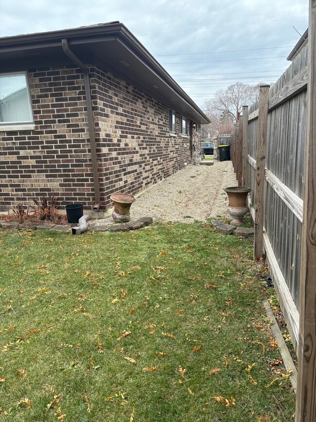 Foto del edificio - 109 Paramount Dr