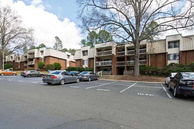 Building Photo - Charming 2BR Bolinwood Condo in Prime Chapel Hill Location!