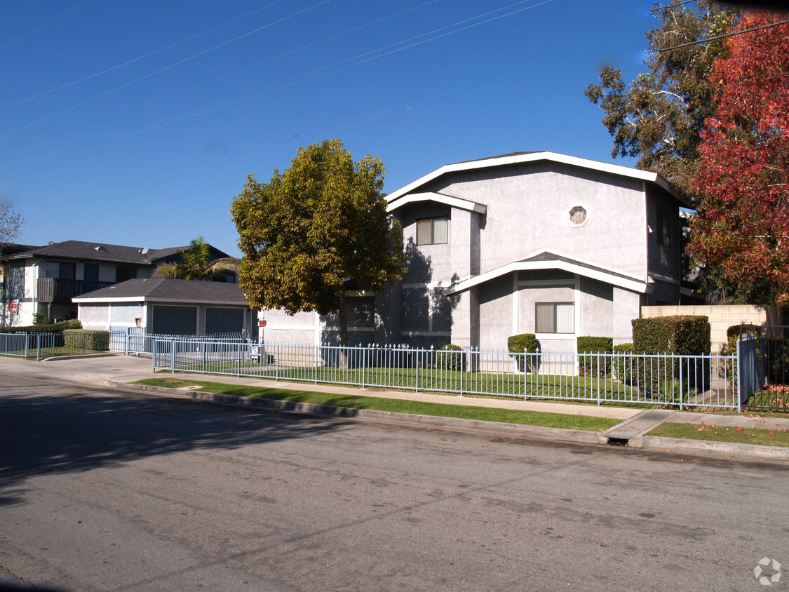 Building Photo - Buena Terrace Apartments