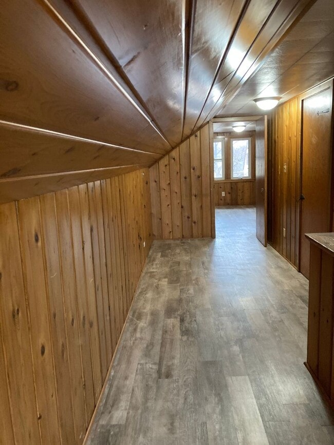 Building Photo - Charming 4 Bedroom 1 Bathroom Home in St.C...