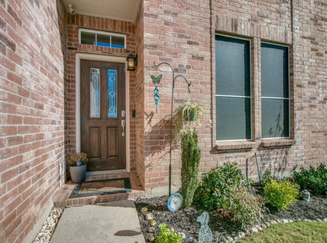Building Photo - 6105 Saddleback Dr