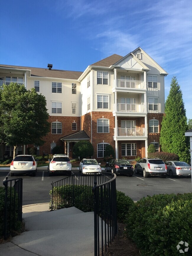 Building Photo - 14748 Via Sorrento Dr
