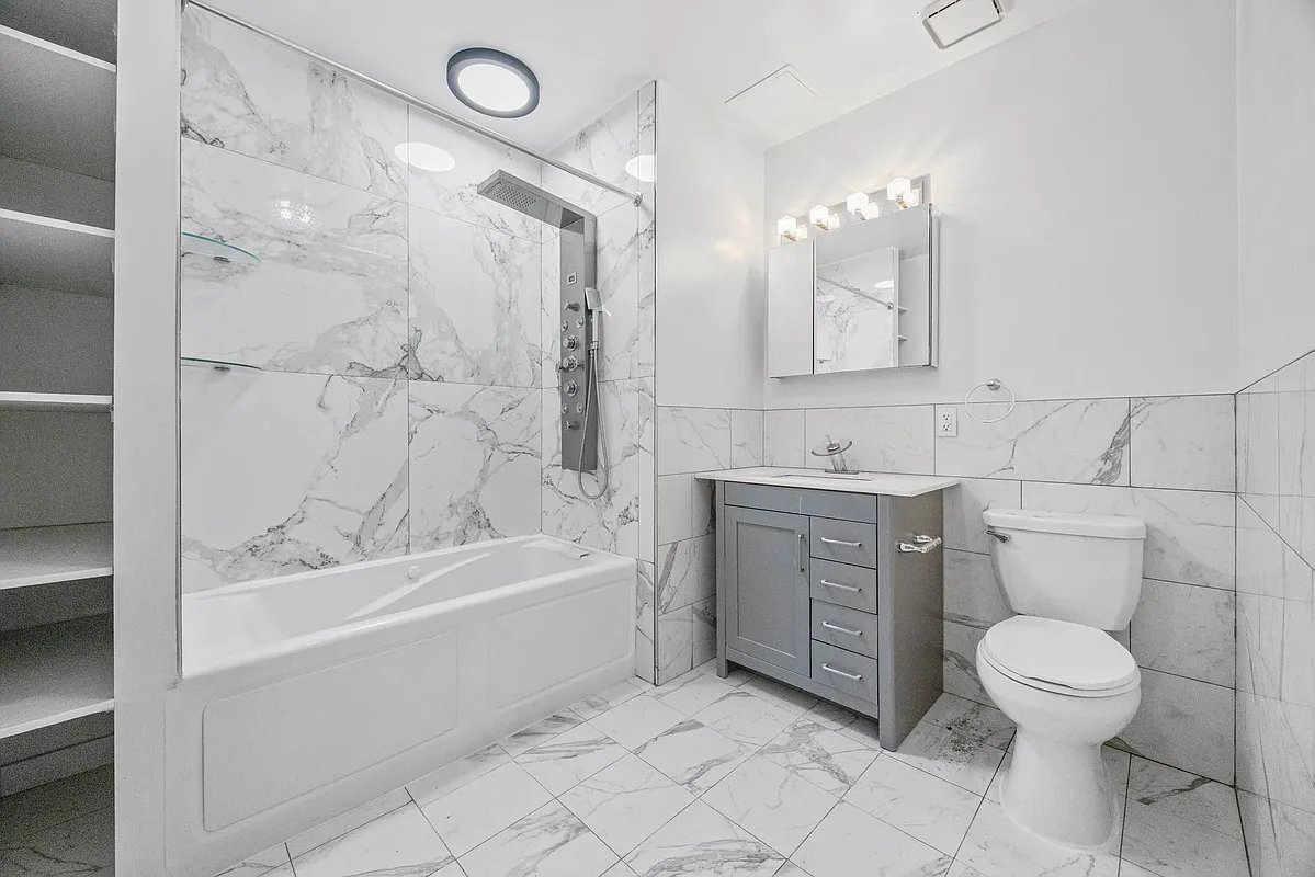 Foto del edificio - 102 Fulton St