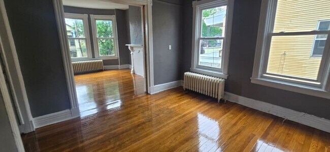 Foto del edificio - 4 bedroom, 1 bath