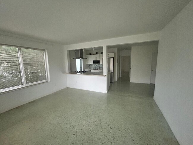 Foto del edificio - 7430 Carlyle Ave