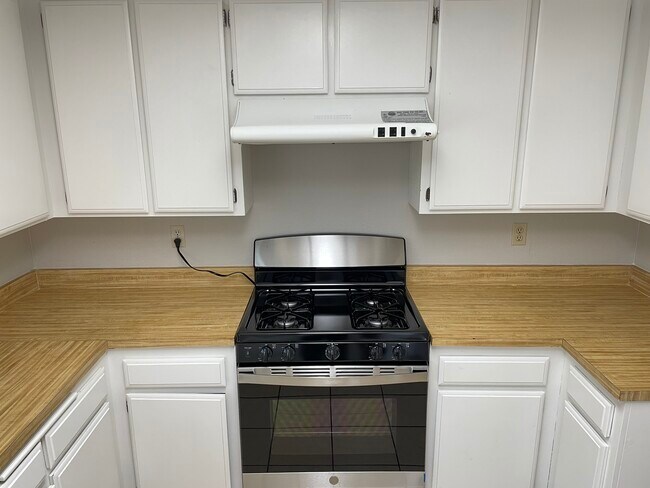Brand New Stove - 17006 New Pine Dr