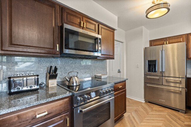 Building Photo - 4760 Lake Cecile Dr
