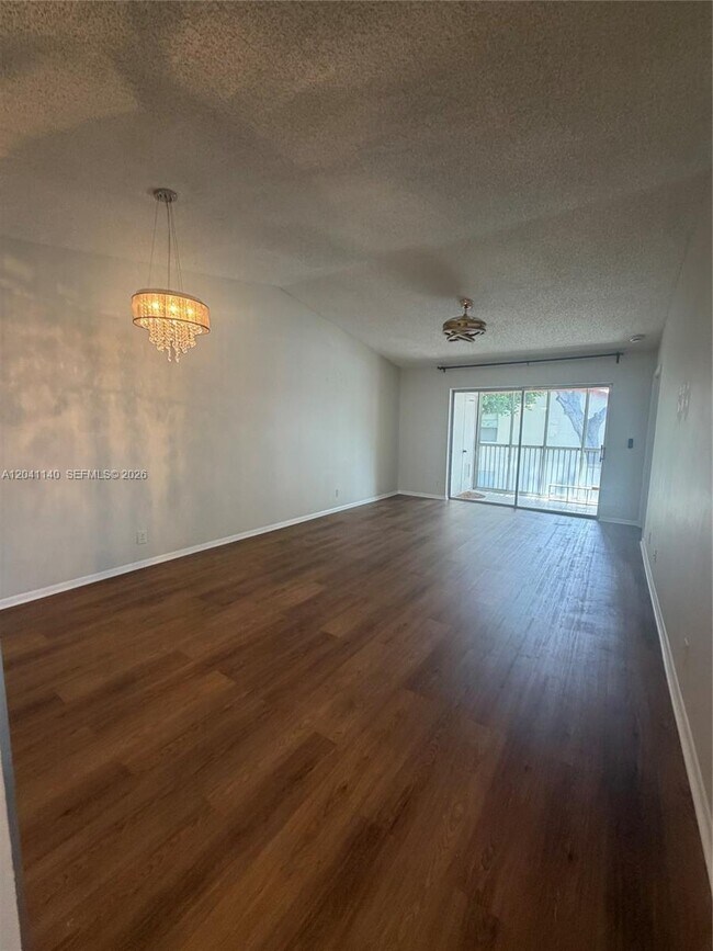 Foto del edificio - 3031 Holiday Springs Blvd