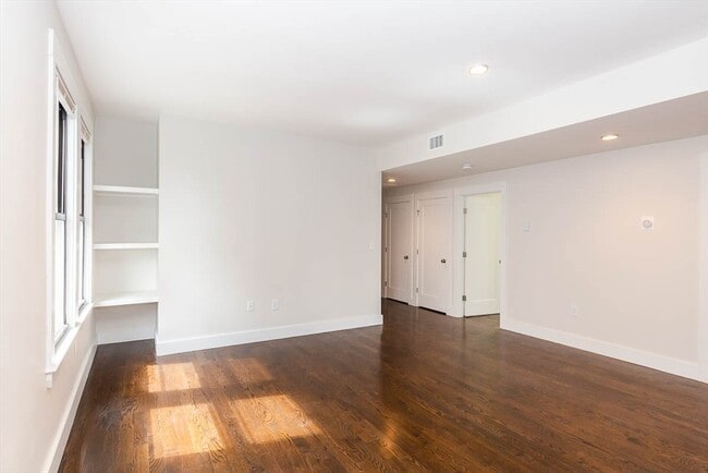 Building Photo - 24 Clary 3