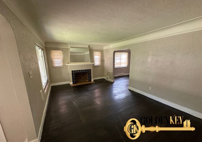 Foto del edificio - 16886-16888 Pinehurst St, Detroit, MI 48221