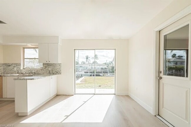 Building Photo - 2700 Shoreview Dr