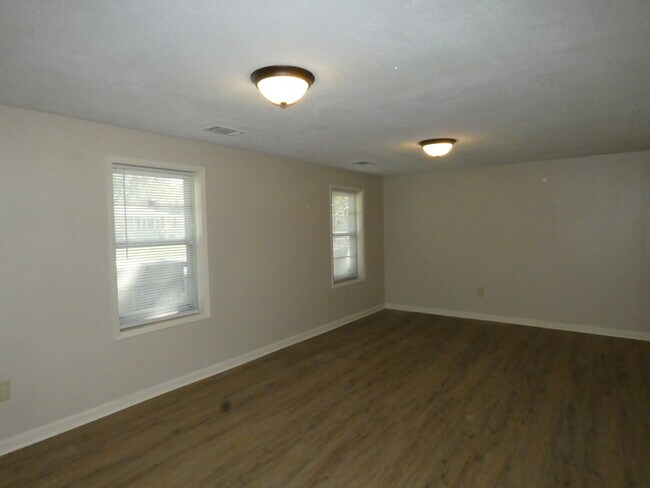 Building Photo - Beautifully Updated Property In North Kans...