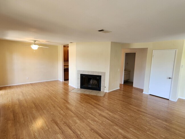 Building Photo - 9362 Shadowood Dr