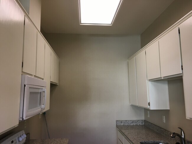 Building Photo - 2079 Fostoria Cir
