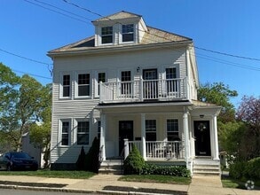 Building Photo - 123 Lagrange St