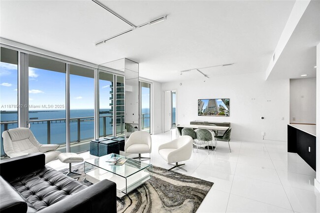 Foto del edificio - 1300 Brickell Bay Dr