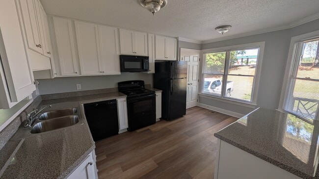 modern kitchen - 805 Spring Ln