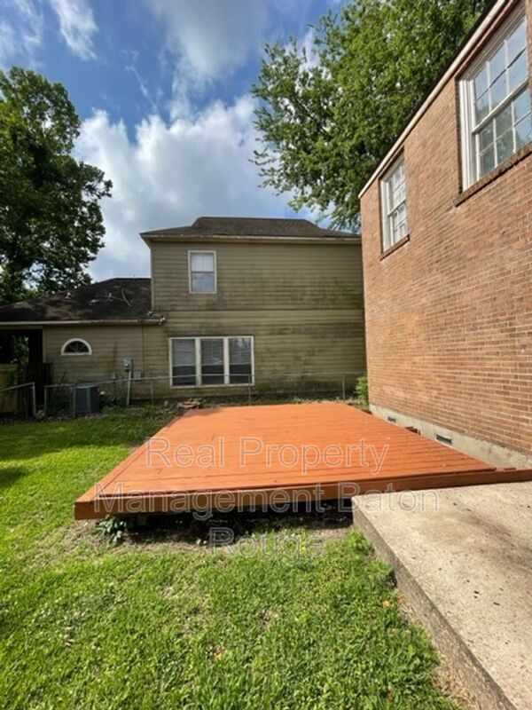 Building Photo - 755 Arlington Ave