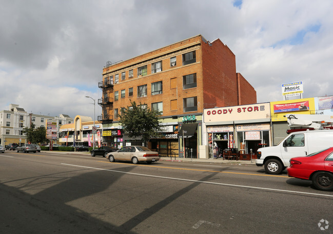 Building Photo - 5425 Santa Monica Blvd