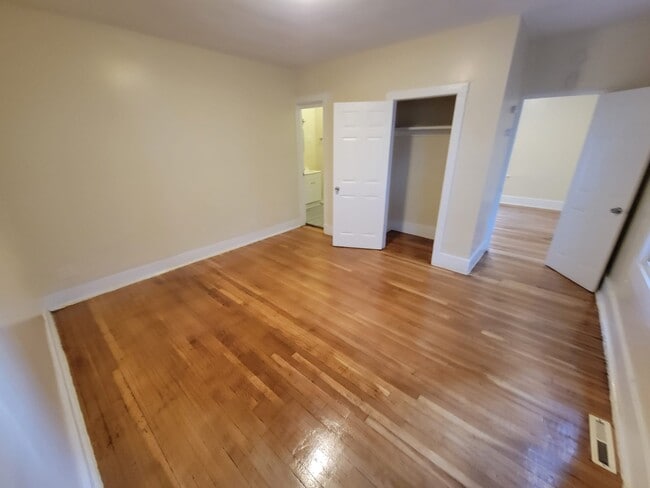 Building Photo - 324 Goffe St