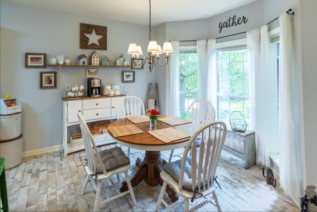 Breakfast nook - 1102 Baywood Rd