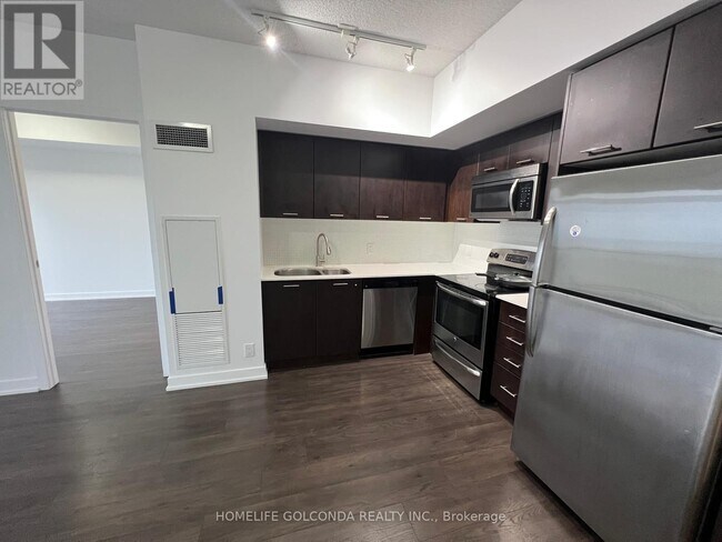 Photo du bâtiment - 2200-2200 Lake Shore Blvd W