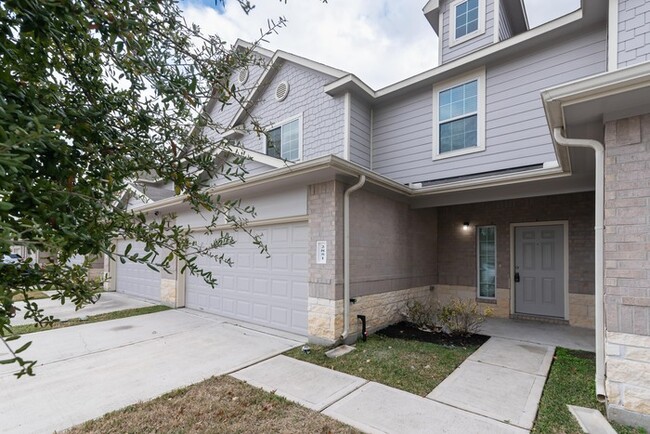 Building Photo - 2851 Silver Tree
