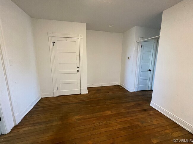 Building Photo - 3029 Ellwood Ave