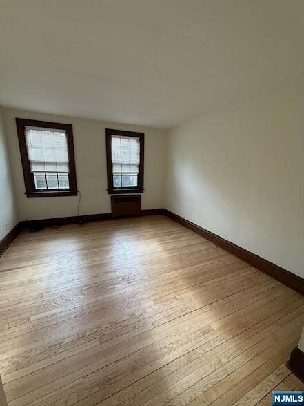 Building Photo - 221 Everett Pl