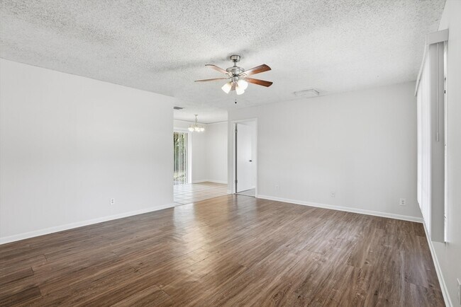 Foto del edificio - 8362 Kipling Ct