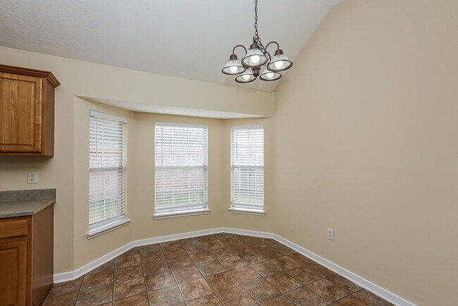 Foto del edificio - 549 Oak Ridge Way