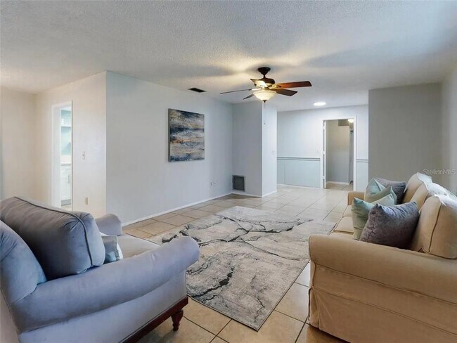 Building Photo - 1836 Plumtree Dr