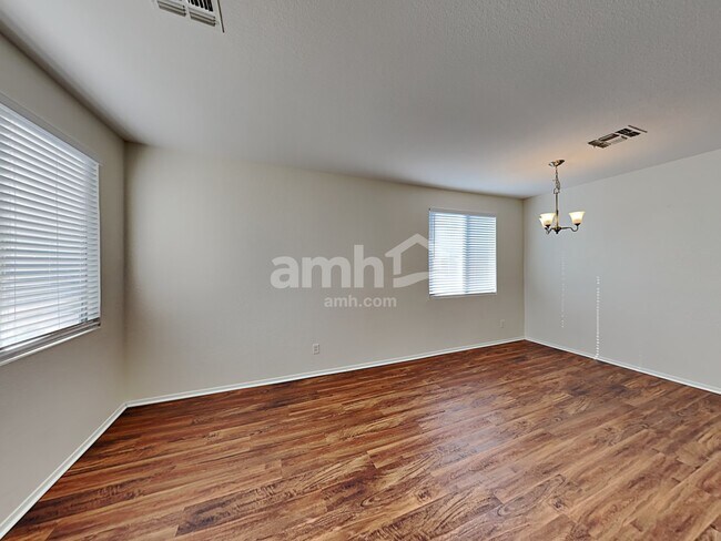 Foto del edificio - 9742 E Knowles Ave