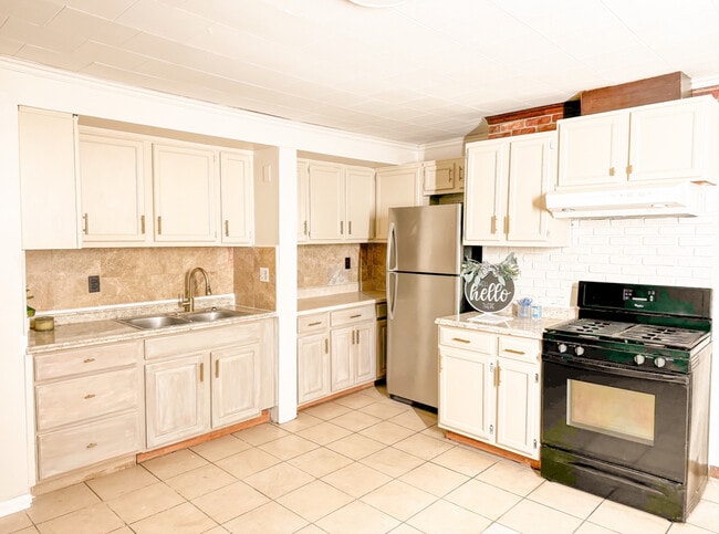 Building Photo - 24 Barker St