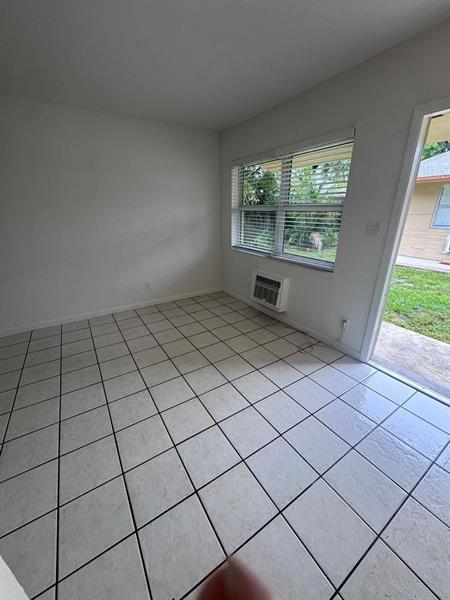 Foto del edificio - 916 SW 15th Terrace