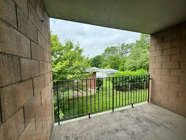 Building Photo - 130 Sheldon Ave