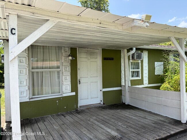 Foto del edificio - 329 Pine Ave