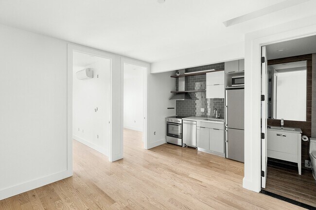 Building Photo - 473 Kosciuszko St