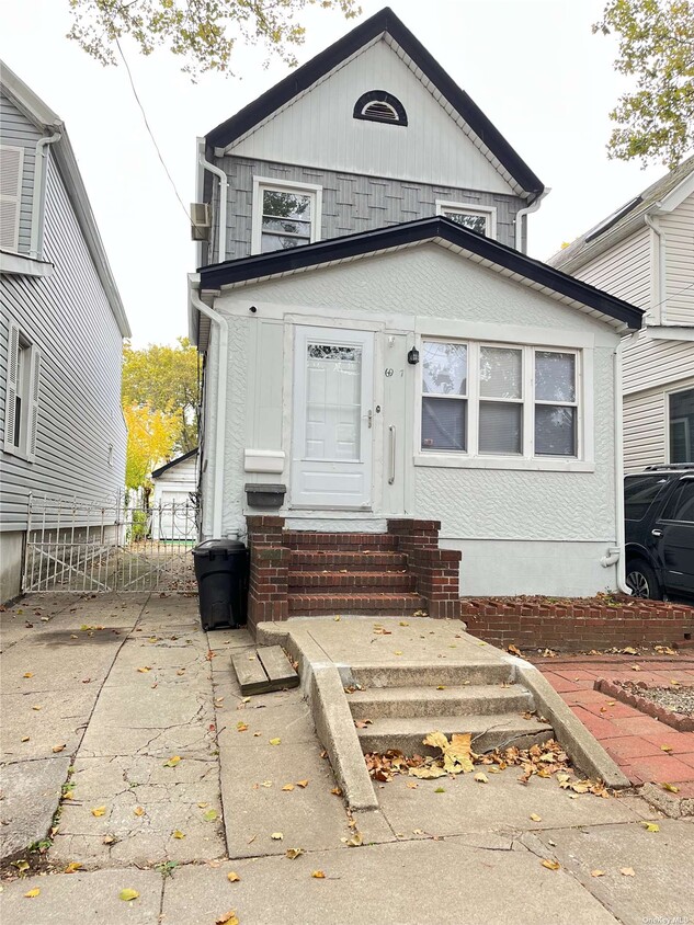 Foto principal - 69-17 Olcott St
