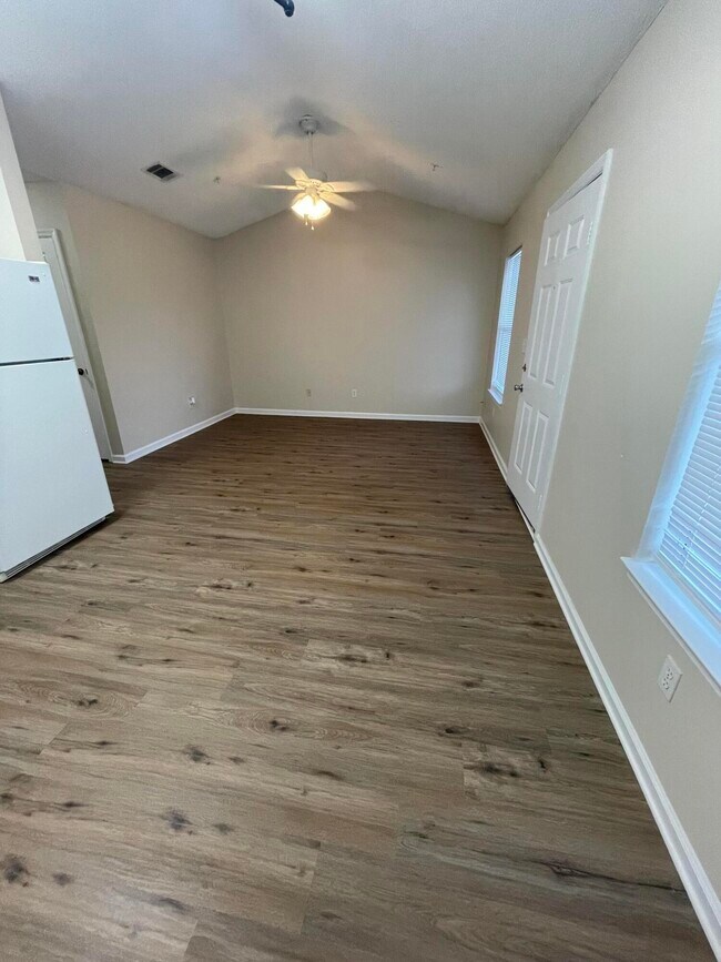 Building Photo - 770 Rockport Ct