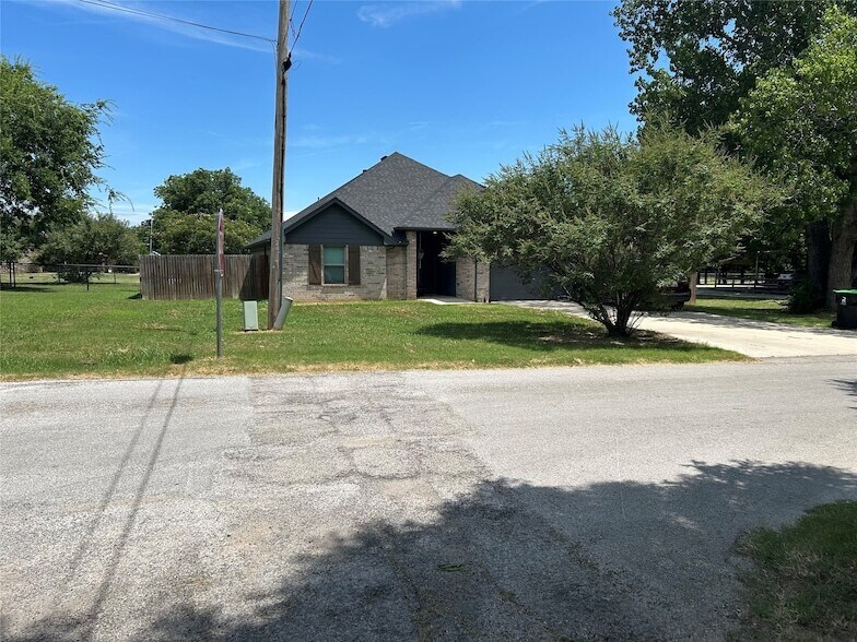 Primary Photo - 501 Hobbs Ave