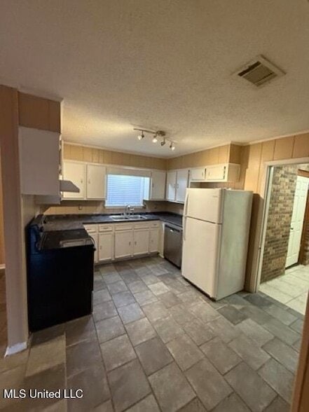 Building Photo - 320 Springdale Cir