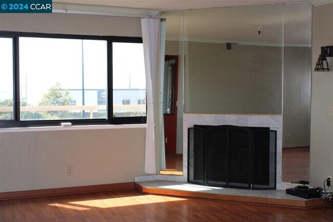 Building Photo - 545 Pierce St