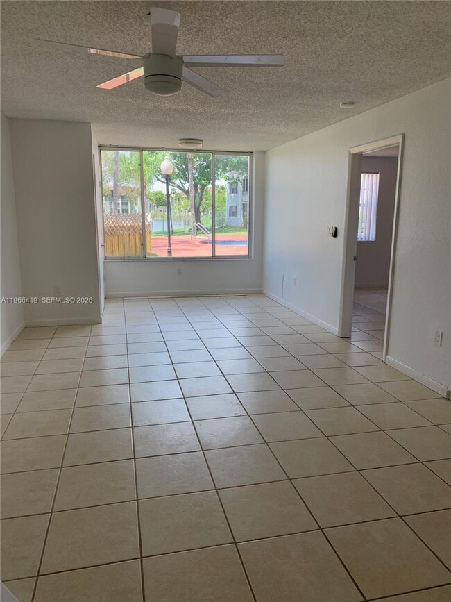 Foto del edificio - 2850 N Oakland Forest Dr