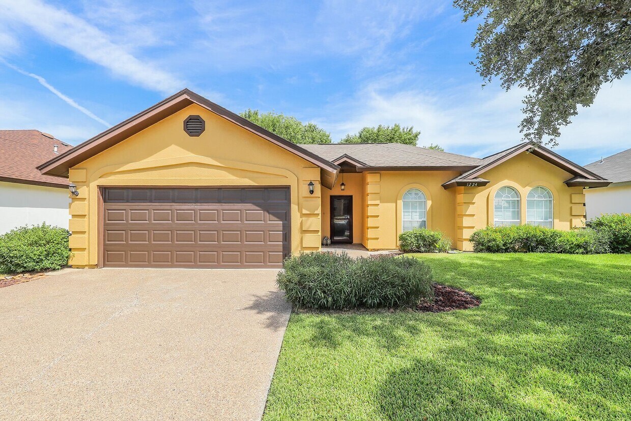 1224 Whisper Hill Dr, Laredo, TX 78045 House Rental in Laredo, TX