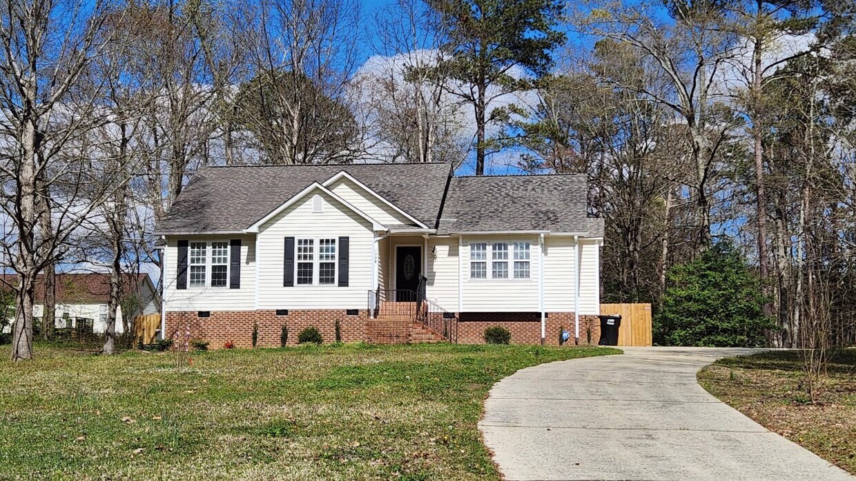 Primary Photo - 109 Laura Ln