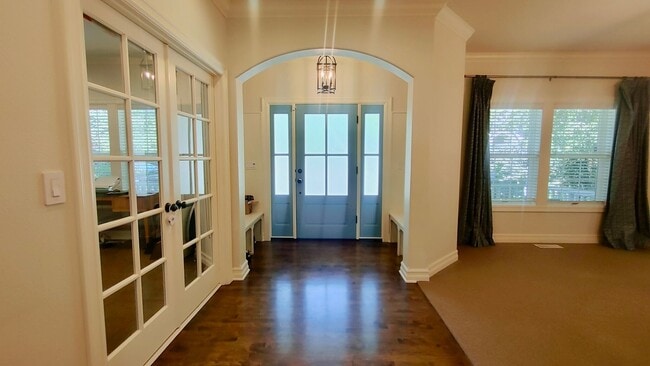 Building Photo - **$1000 OFF FIRST FULL MONTHS RENT** Beaut...